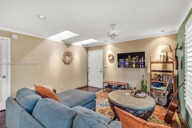 Photo - 320 SE 10th Ave Unit D