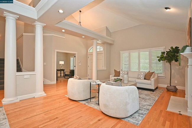 Photo - 421 Twin Oaks Ln