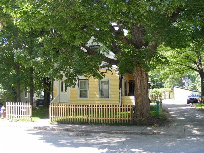 Building Photo - 123 Frost St Rental