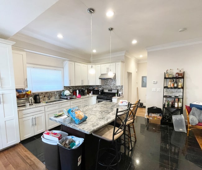 Building Photo - 32 Sumner St Unit 1 Rental