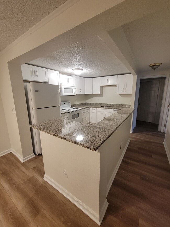 Cocina recién reformada - 4079 E Michigan St Unidad Crossings at Conway