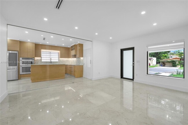 Photo - 728 Majorca Ave
