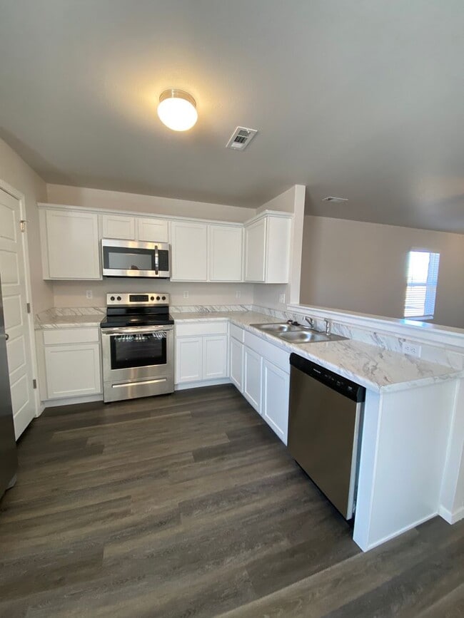 Photo - *NOW PRELEASING!*-Three Bedroom | Two Bathroom Home in Fox Tail