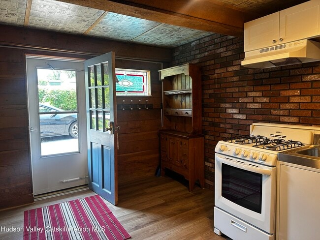 Photo - 77 Mayer Dr