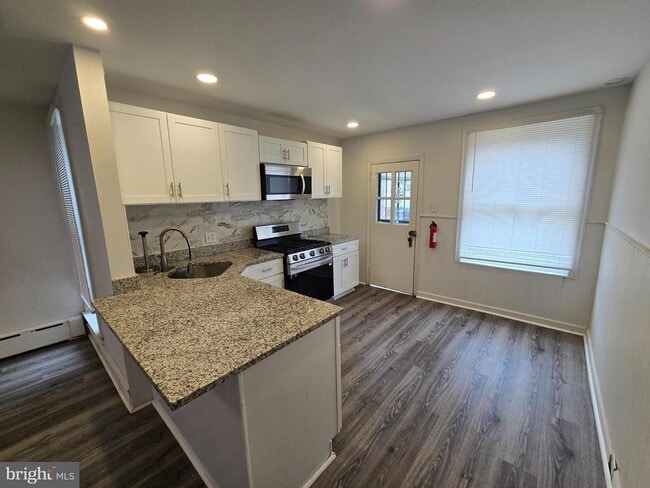 Photo - 158 Rosemar St