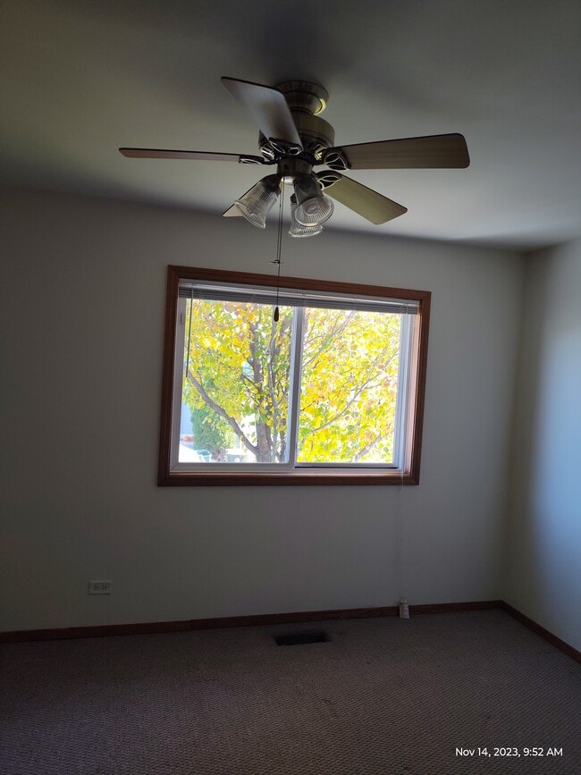 Photo - 434 Meadow Green Ln