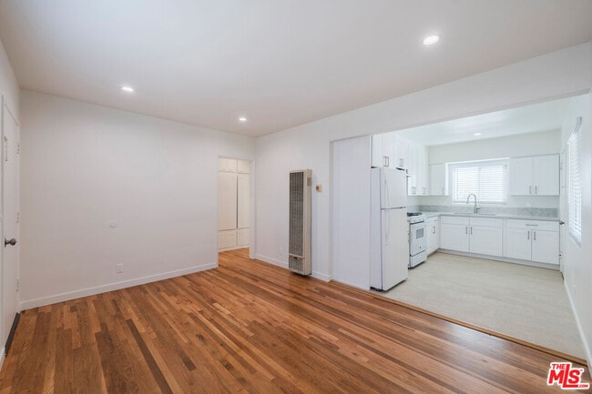 Photo - 4727 Lincoln Ave Unit 4729