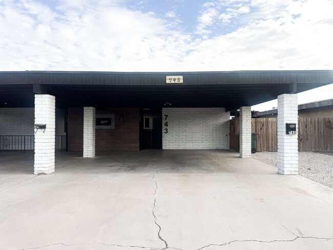 Building Photo - "Pool Home in the Center of Yuma!"