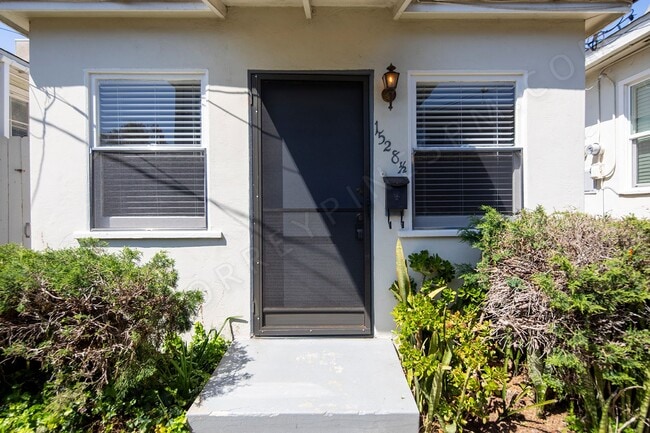 Photo - *OPEN HOUSE: 10/25 11AM-12PM* Cottage with... Unit 1528 1/2