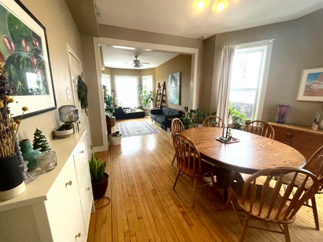 Photo - 3249 W Hirsch St Unidad APT 401