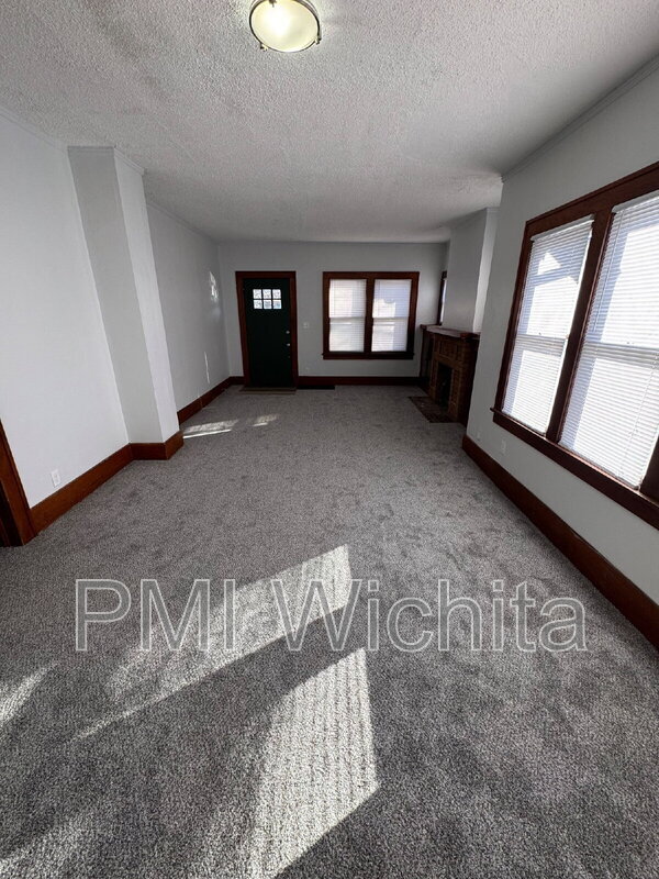 Photo - 341 N Grove Dr