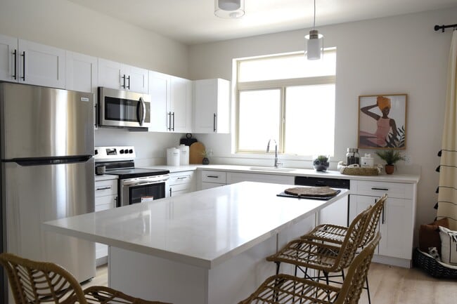 Kitchen w/Island