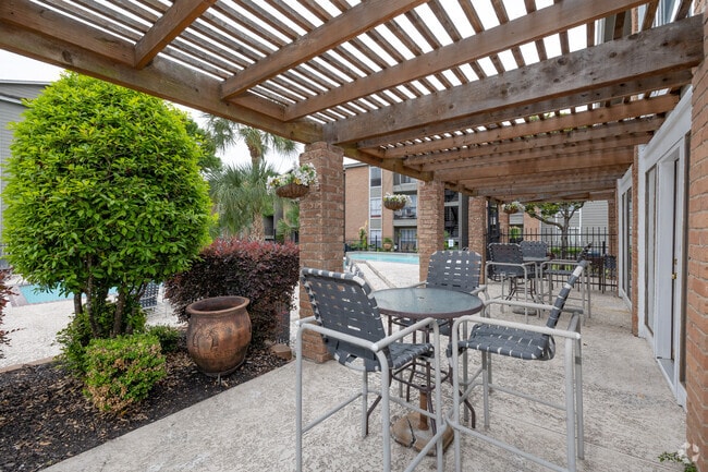 Outdoor lounge - Park Trails