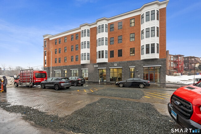 Building Photo - 1355 Main St Unit 204