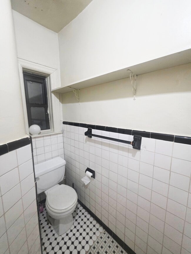 Photo - 105 Halsey St