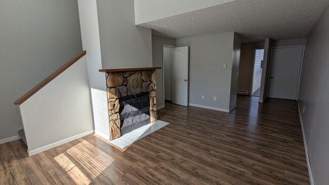 Photo - MN Cedar Village (857) Unit Apt B