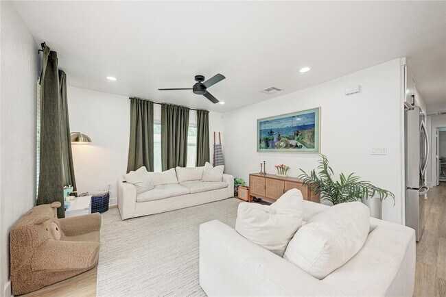 Photo - 1607 Sweetbriar Ave