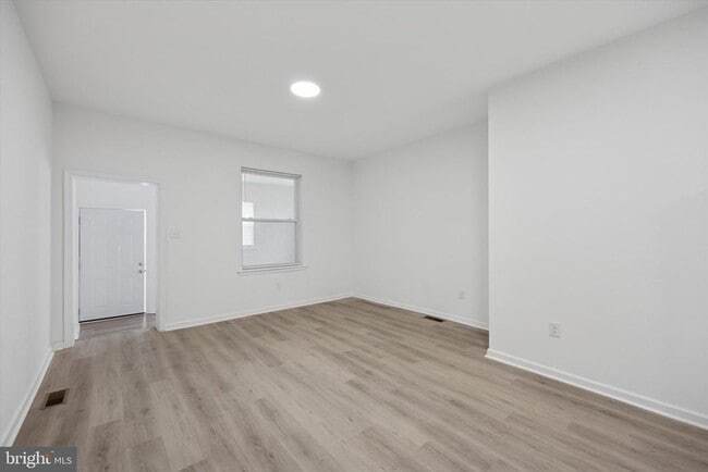 Building Photo - 540 E Penn St Rental