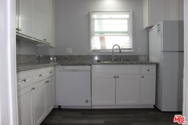 Photo - 1154 Irolo St