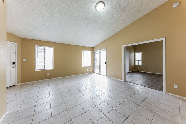 Photo - 3125 E Topeka Dr