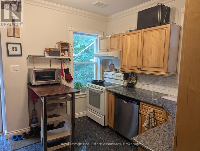 Photo - 52 Ashdale Ave