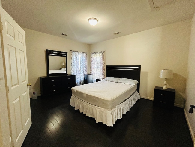 Photo - 15506 Symondsbury Way