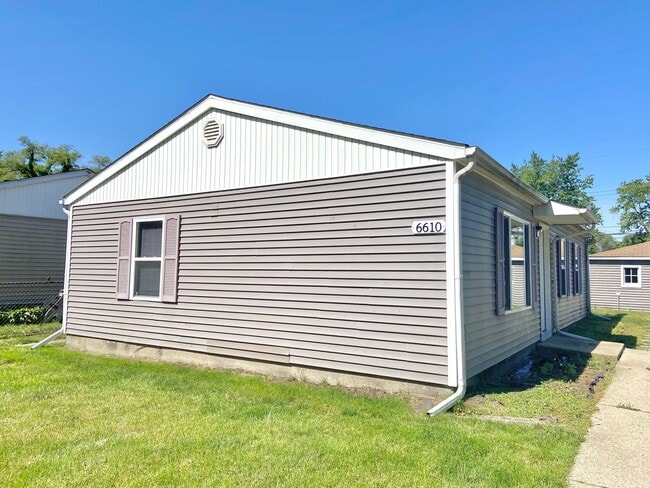Building Photo - 3 Bedroom Home In Hammond