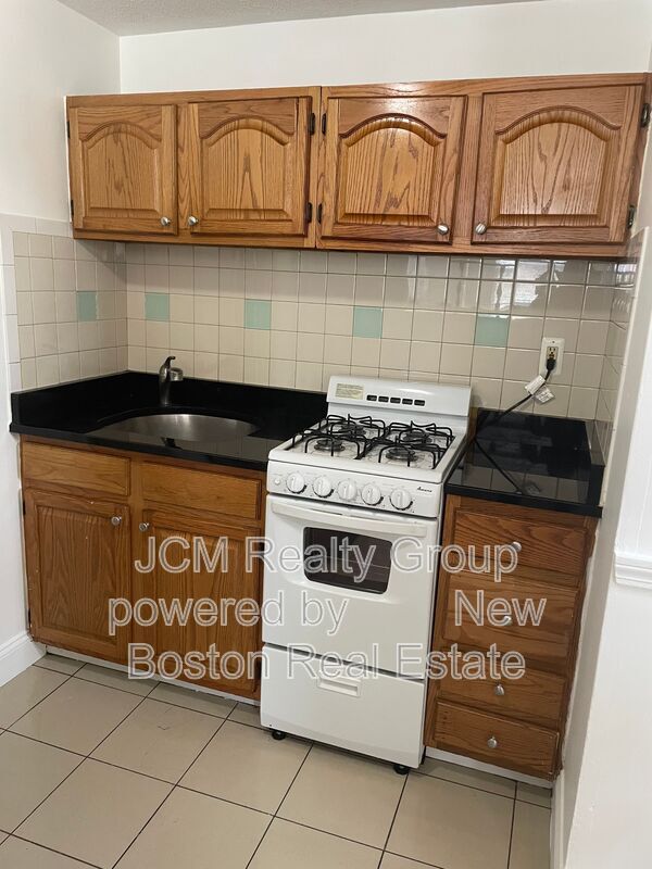 Building Photo - 143 Arlington St Unit A