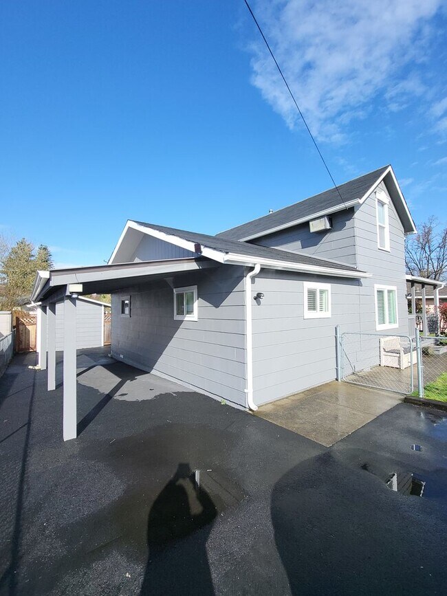 4 Bedroom 1 3/4 Bath in Centralia Rental House Rental in Centralia