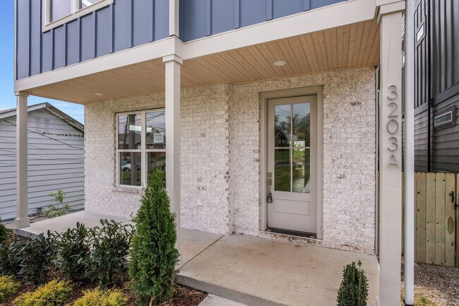 3203 Resha Ln