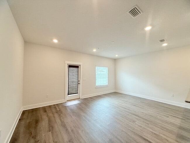 Photo - Stunning Townhome – Prime Pensacola Location