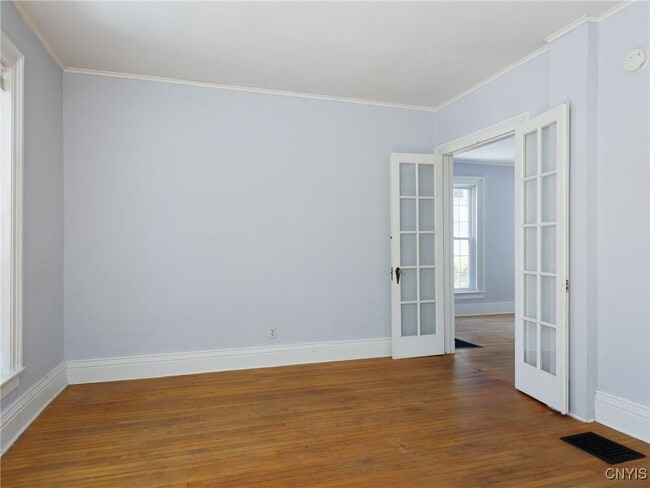 Building Photo - 427 East Ave