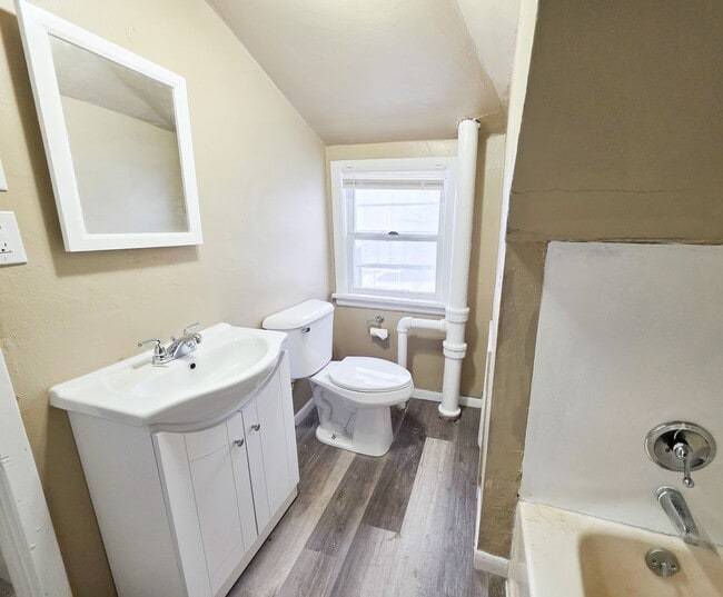 Photo - 861 Howard St Unidad Upper