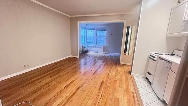 Building Photo - 155 E 38th St Rental