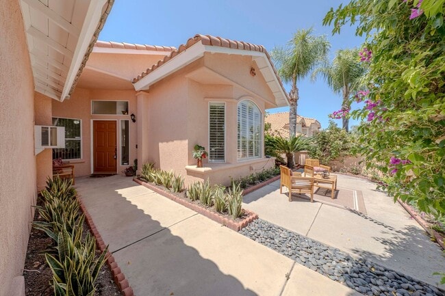 Building Photo - Immaculate Single-Story Pool Home in South...