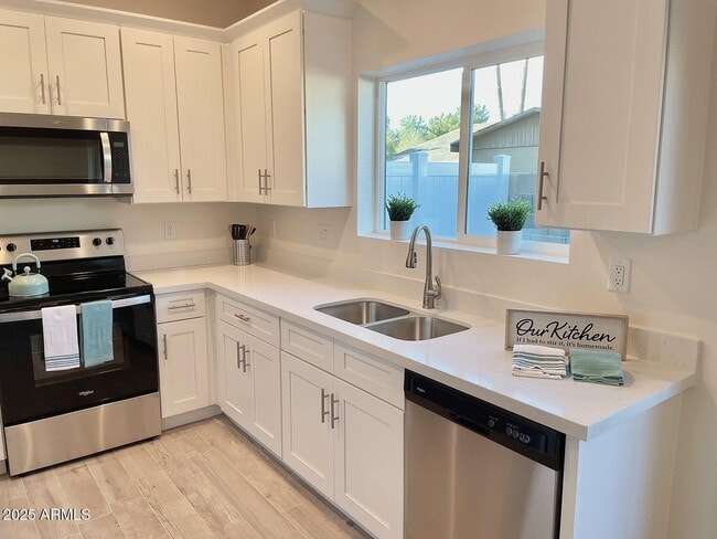 Photo - 701 N McQueen Rd