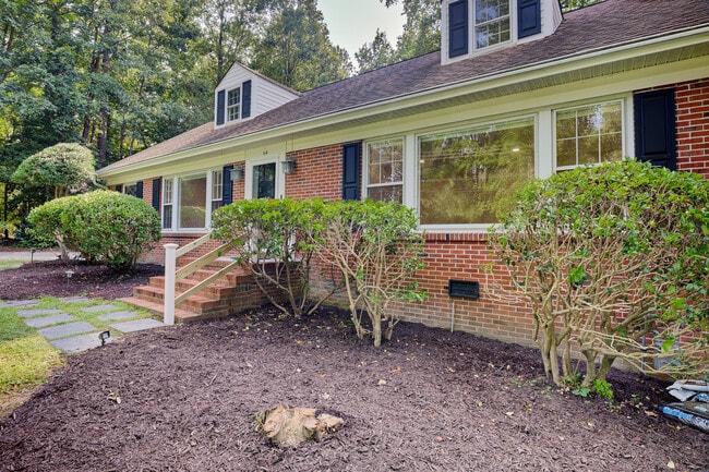 Photo - 114 Richards Rd