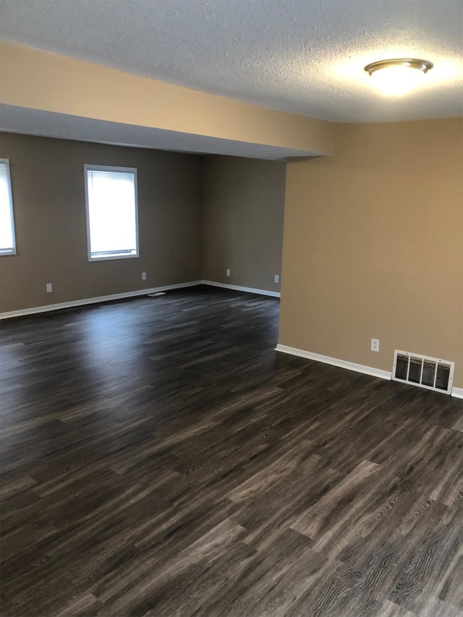 Photo - 2004 Spencer St