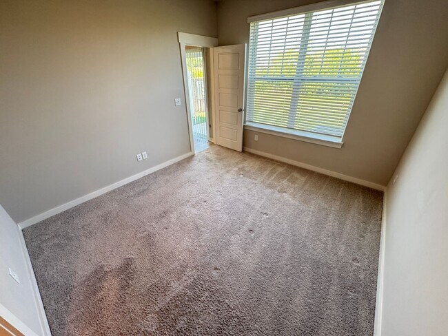 Photo - 767 Mickelson Way