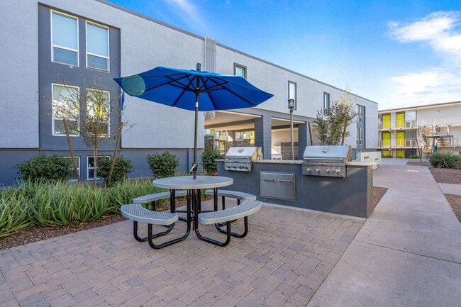 Área de parrilla de Seventh Apartments - Seventh Apartments