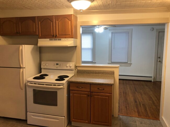 6 Middle St