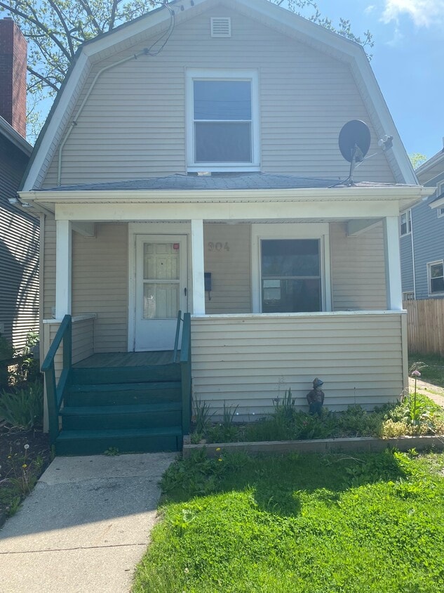Photo - 904 N Pine St (Lansing, MI)