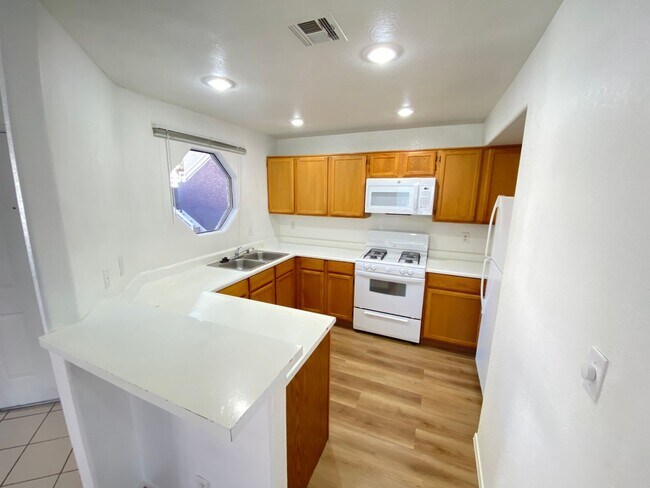 Photo - Charming 1 Bed/1Bath  2-Story Condo nestled in this Beautifully Gated Community in Spring Valley! Unidad 105