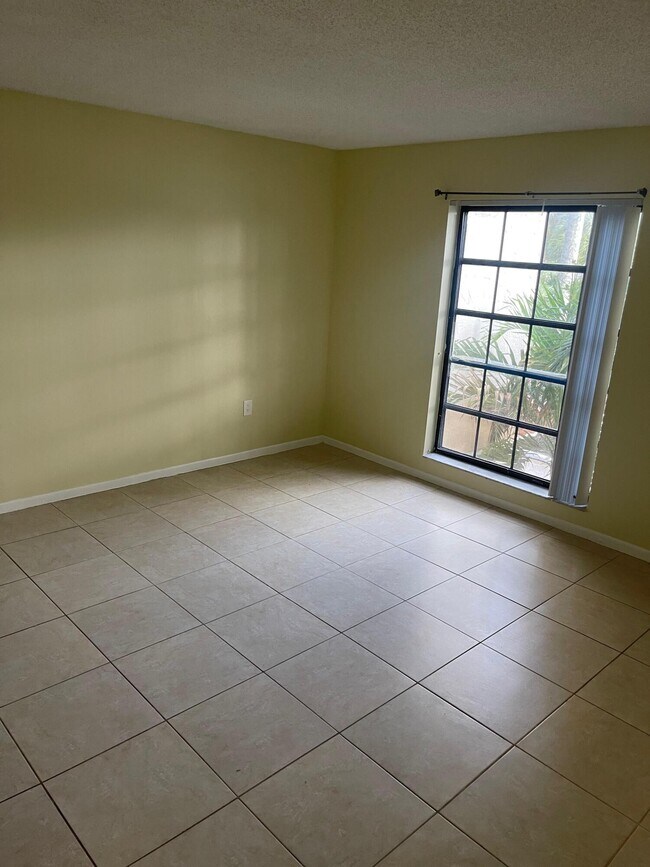 Photo - 5530 NW 44th St Unidad 211c