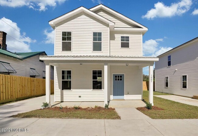 Photo - 1007 Campbell St House