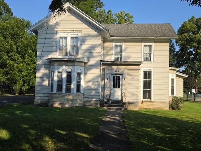 2 Bed 1 Bath main floor Apartment in Berrien Springs