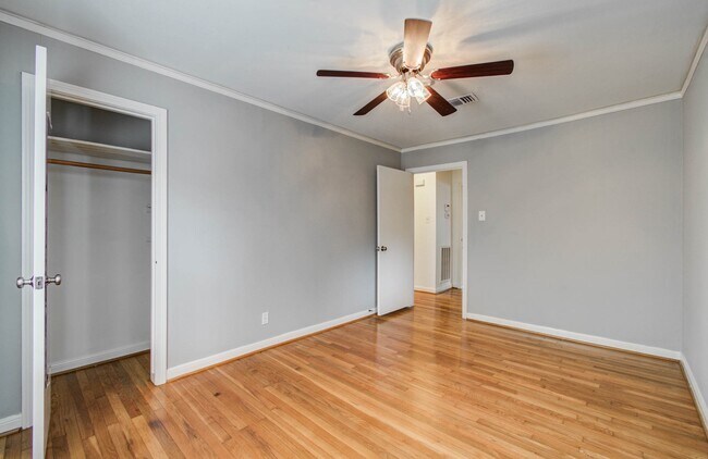 Building Photo - 5519 Huisache St Rental