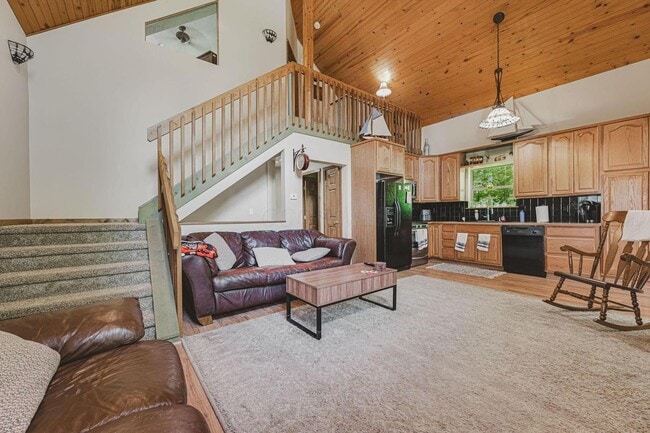 153 Lighthouse Ln