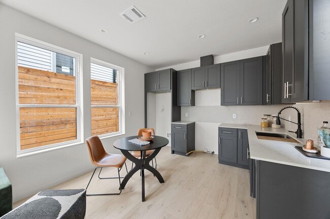 Photo - 1709 Maple Ave Unit 2B