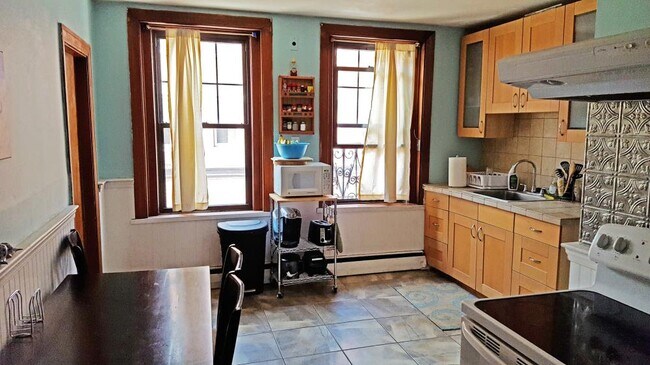 Building Photo - 4 bedroom in Boston MA 02113 Unit 2 Rental